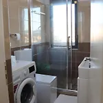 Fior With Balcony View Apartment