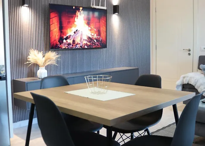 Fior With Balcony View Tirana