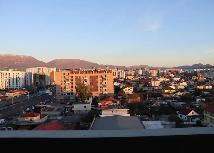 Fior With Balcony View Apartman Tirana